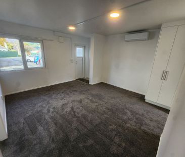 2-Bedroom Flat – Fully Renovated & Move-In Ready! - Photo 4