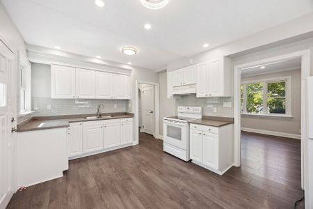 For Lease - 207 Maplehurst Avenue, Toronto, Ontario - Photo 4