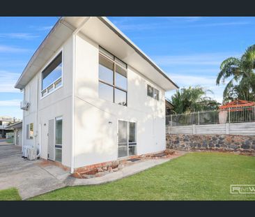 Stylish, Low-Maintenance Unit in a Prime Location - Photo 3