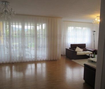 Grosszügige + sonnige 4 1/2 Zimmerwohnung mit attraktiver Miete - Foto 1