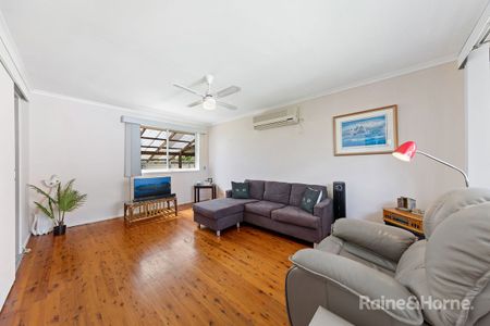 GREAT FAMILY HOME - Photo 4