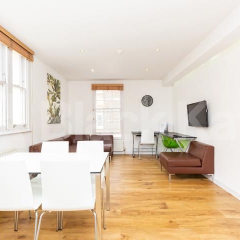 4 Bedroom, 1 bath, 1 reception Apartment - Photo 1