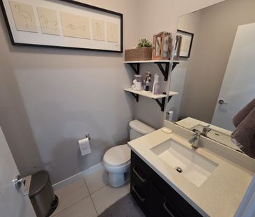 3 Beds & 2.5 Baths Modern Style House/Property In Evergreen Area - Photo 5
