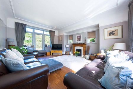 4 bedroom detached house to rent - Photo 3