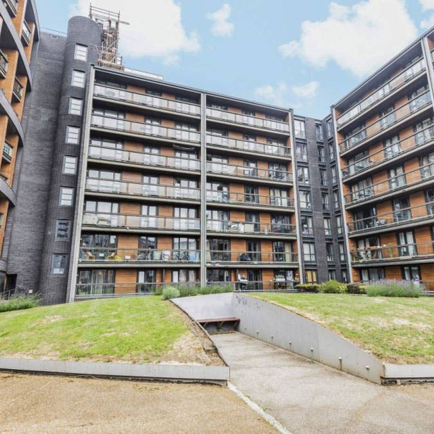 Hallsville Road, Canning Town, E16 - Photo 1