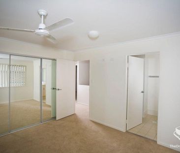 Townhouse available 600pw - Photo 1