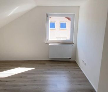 Helle 2 Zimmer Dachgeschosswohnung in Bestenheid zu vermieten - Photo 6