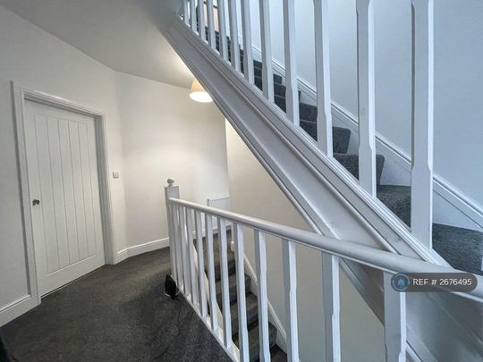 4 bedroom semi-detached house to rent - Photo 1