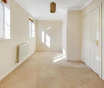 4 bedroom semi-detached house to rent - Photo 5