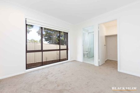 Newly updated 3 Bedroom 2 Bathroom 2 Car Garage close to Canberra... - Photo 2