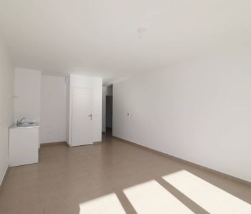 A la location appartement 3 pièces de 62 m² avec terrasse et deux p... - Photo 2