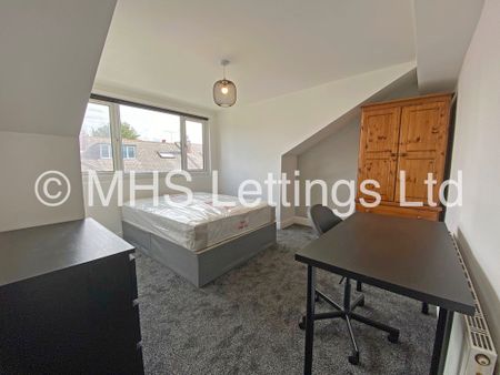 6 Bedroom Mid Terraced House for rent in Mayville Place - Photo 4