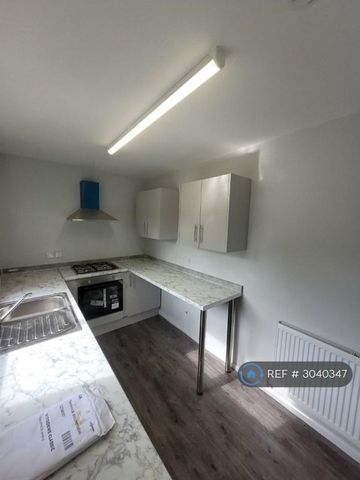 3 bedroom terraced house to rent - Photo 4
