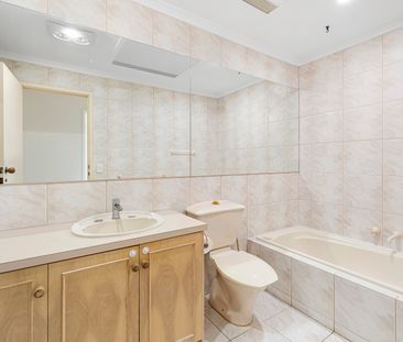 42 Boardman Close, Box Hill South VIC 3128 - Townhouse For Rent | D... - Photo 6