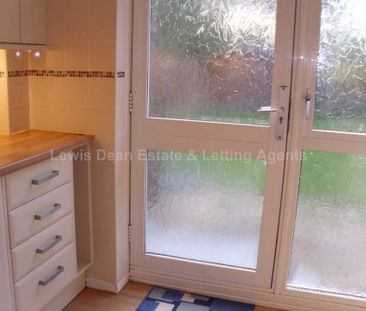 Three bedroom Family Home - Photo 6