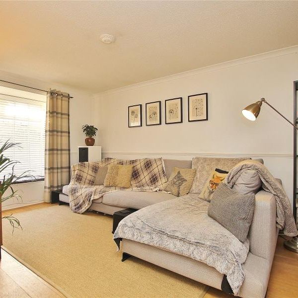 Inkerman Road, Woking - 3 bedrooms Property for lettings - Seymours - Photo 1