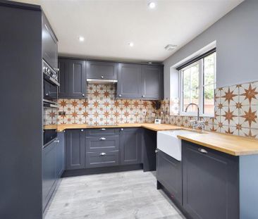 4 bedroom end of terrace house to rent - Photo 4