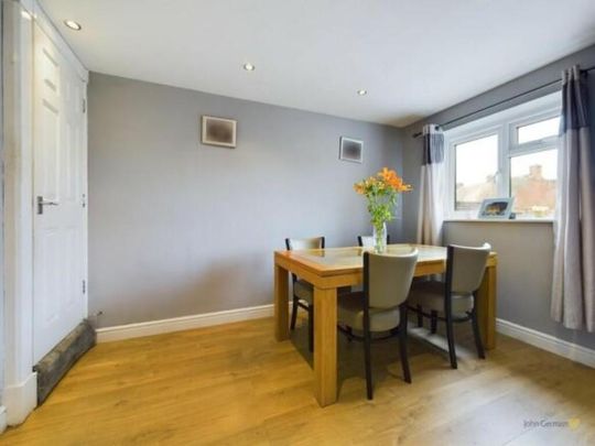 4 bedroom detached house to rent - Photo 1
