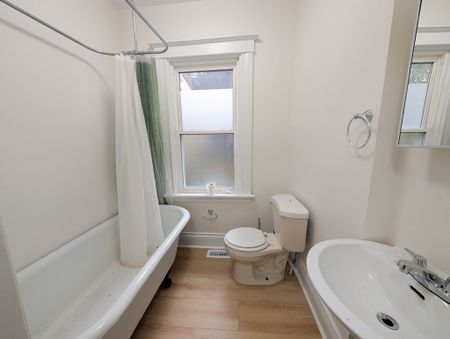 Cozy 1-Bedroom Apartment in Downtown St. Catharines! - Photo 5