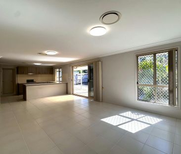 SPACIOUS FAMILY LIVING IN A QUIET AND CONVENIENT LOCATION - Photo 5