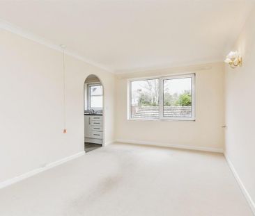 1 bedroom retirement property to rent - Photo 6