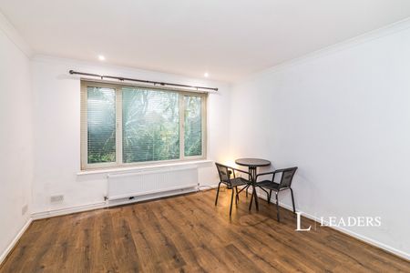 3 bedroom house to rent North Denes Road, NR30 - Photo 2