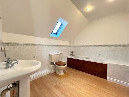 2 bedroom semi-detached house to rent - Photo 4