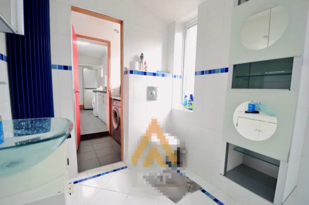 3 Bedroom 1 Bathroom - Photo 1