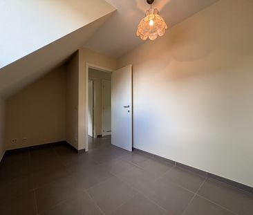 Lichtrijk appartement met 2 slpks. in het centrum van Torhout - Photo 2
