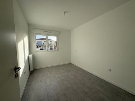 Location Appartement 4 pièces 91m² LA ROCHELLE 17000 - Photo 4