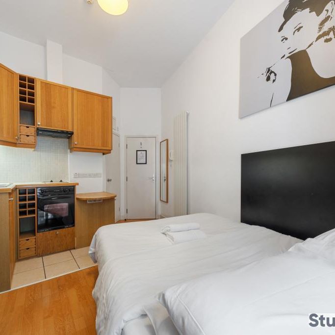 Flat 09 Cartwright Gardens, Bloomsbury WC1H 9EH - Photo 1