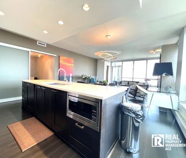 1723 | Executive Furnished 2 Bed + Den + 2 Bath | Waterfront | Down... - Photo 2