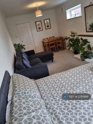1 bedroom in a flat share to rent - Photo 1