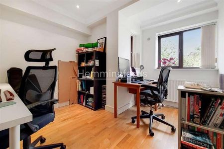 Maple Leaf Court, Broomfield Lane, Palmers Green, N13 - Photo 3