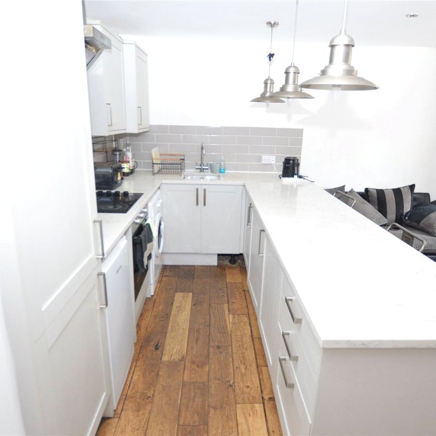 property to rent High Street, Wivenhoe, Colchester, Essex, CO7 - Photo 1