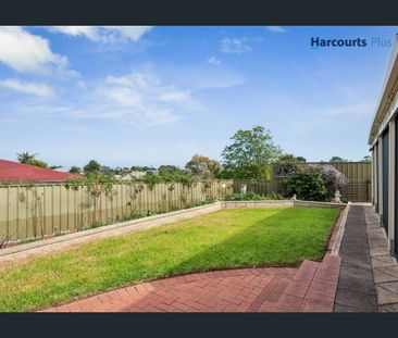 26 Slade Crescent, Hallett Cove, SA 5158 - Photo 3