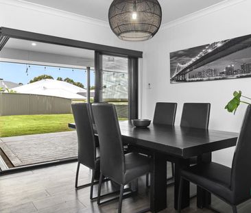 10 Medlar Circuit, Gillieston Heights NSW 2321 - House For Rent | D... - Photo 6