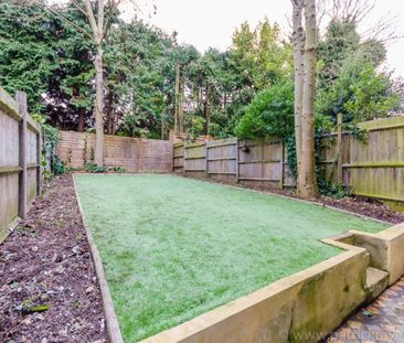 Studio Flat to rent - Thurlow Park Road, London, SE21 - Photo 2