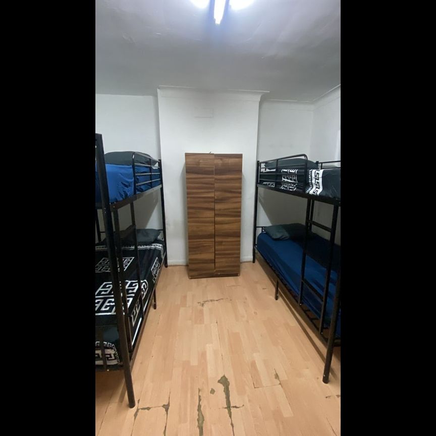 Room in a Shared House, Katherine Road, E6 - Photo 1