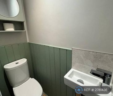 3 bedroom semi-detached house to rent - Photo 4