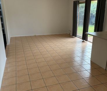 Spacious Family Home in Boondall - Photo 5