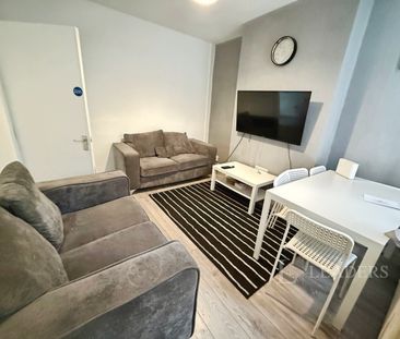 3 bedroom house to rent Clifford Street, WV6 - Photo 1