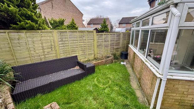 Bramley Road, Polegate - Two-bedroom Semi-detached house - Photo 1