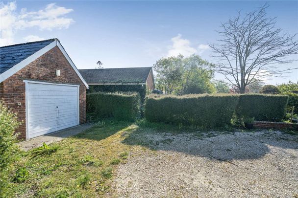 A two-bedroom cottage with driveway and garage in Oare village. - Photo 1