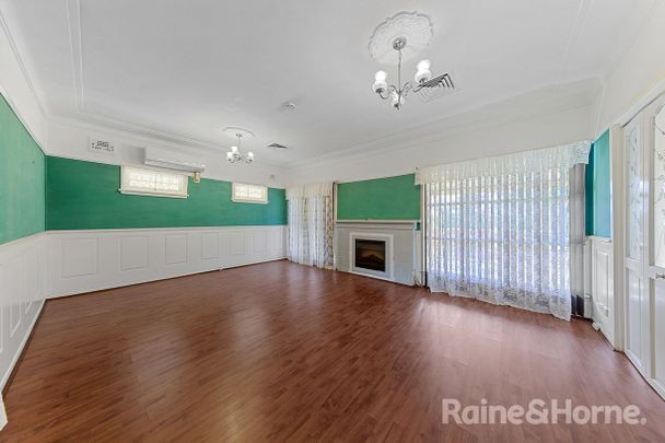 SPACIOUS PROPERTY CLOSE TO STATION - Photo 1