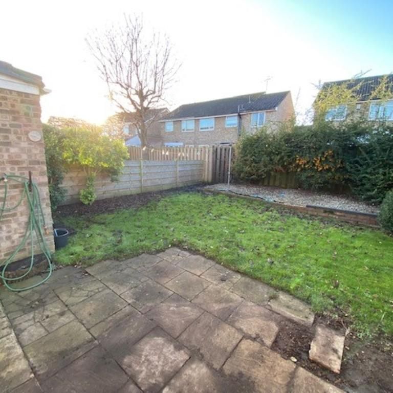 3 bedroom semi-detached house to rent - Photo 1