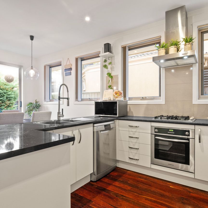 Effortless Living in a Leafy Frankston Pocket - Photo 1