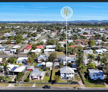 Upstairs Unit - Fully Air Conditioned - Photo 3