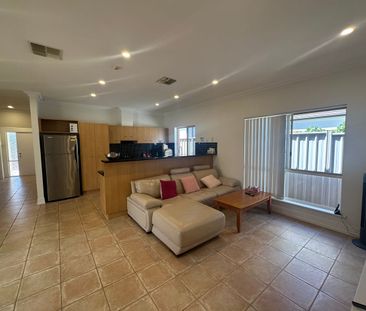 Attractive 3 Bedroom Home! - Photo 1