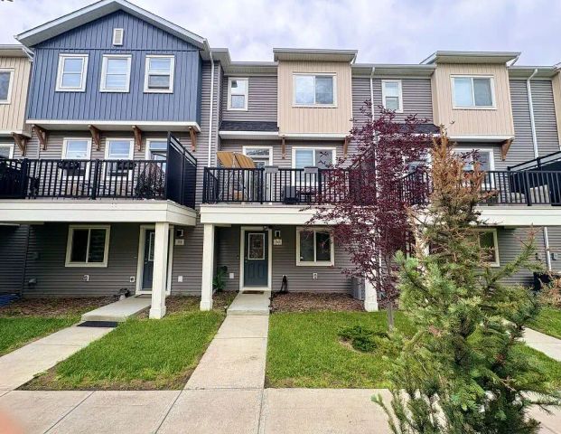 Walker 3 Bed 2.5 Bath Townhouse with Double Garage and A/C NOW FOR RENT! — 3 Bedrooms Townhouse - Photo 1